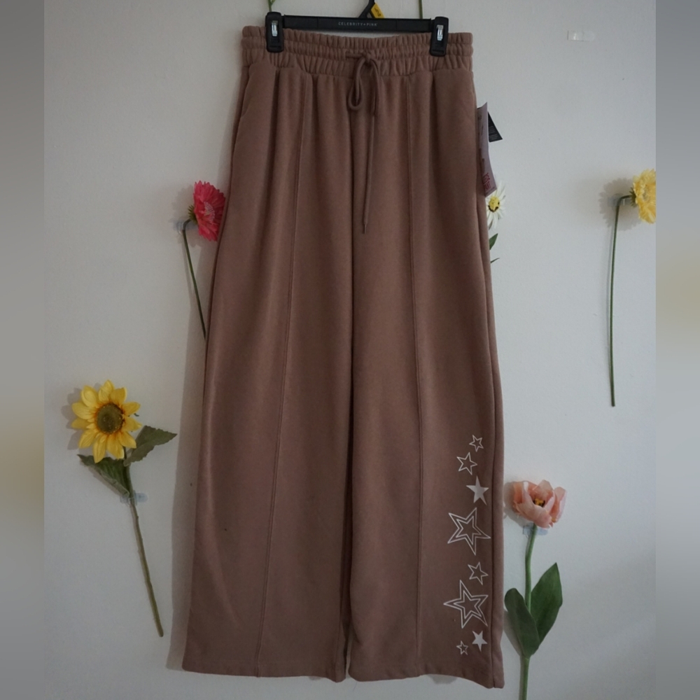 Brown Wide-Leg Pants with Star Decal - Celebrity PINK